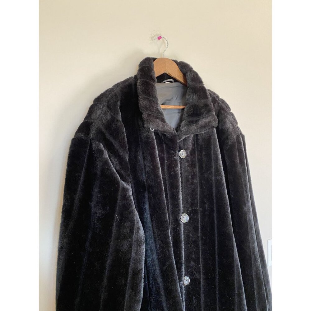 Women’s 3X Faux Fur Jacket - Picture 4 of 10